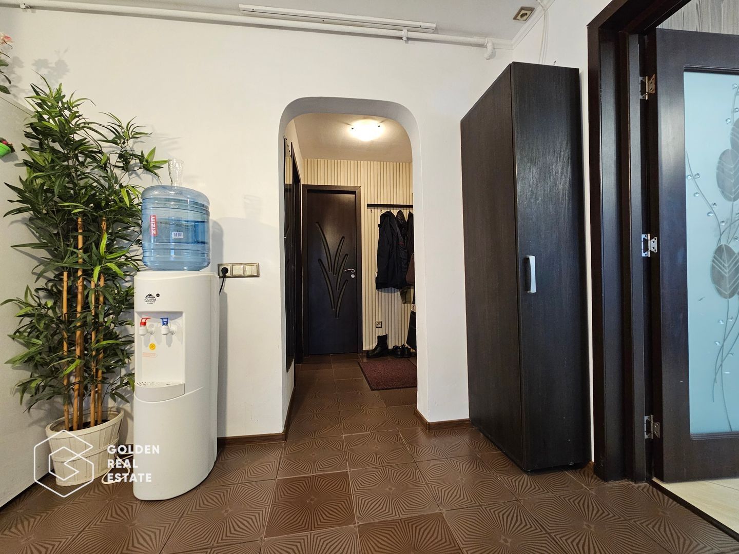 Apartament 4 camere in centru Otopeni, 2 bai, mobilat si utilat - Poză 11