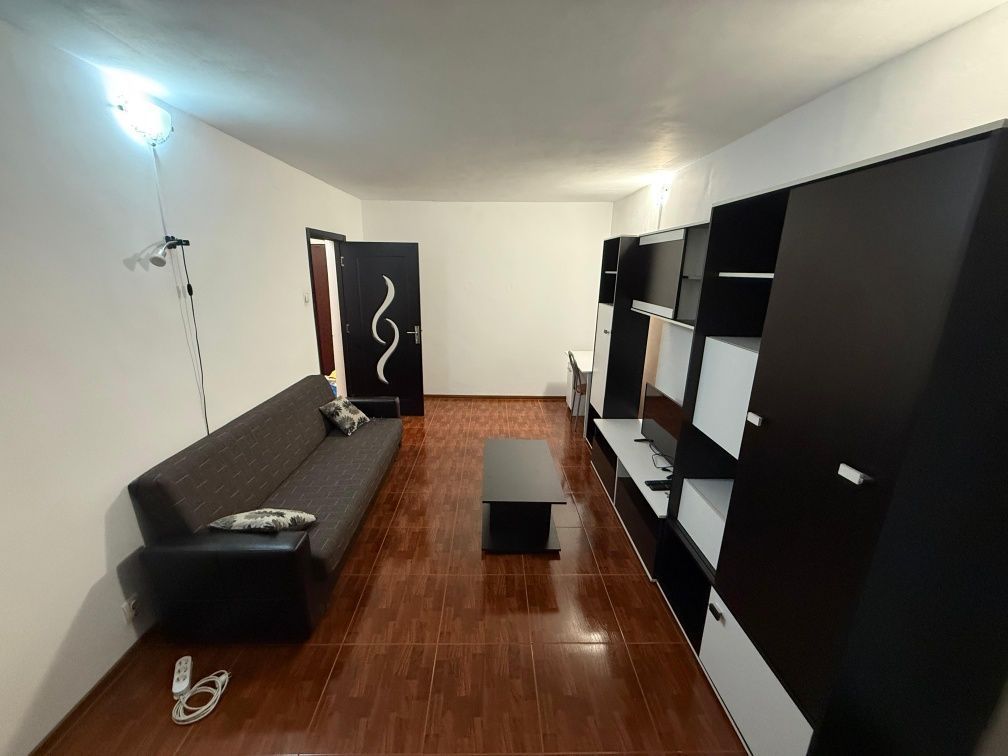 Apartament 2 camere de închiriat Apărătorii Patriei Centrală proprie - Poză 1