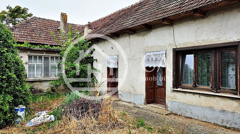 Casa de vanzare cu 4 camere si teren de 1520 in satul Batar, Bihor - Poză 4