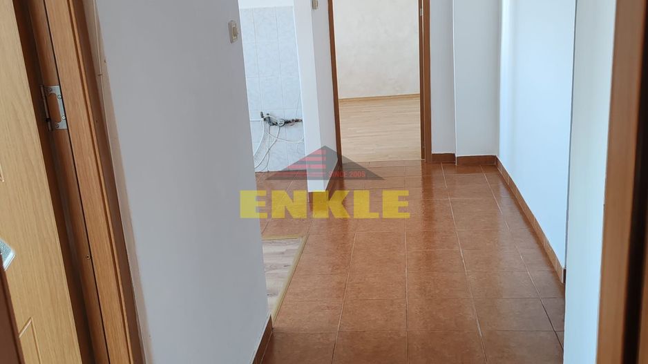 De vanzare apartament cu 3 camere, zona Aleea Nucului - Poză 1