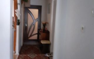 Apartament cu 3 camere de vanzare - Poză 3