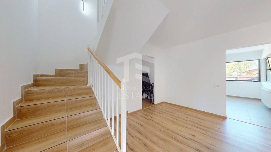 Duplex întreg cu Panouri Solare! Cu 2 intrari! - Poză 1