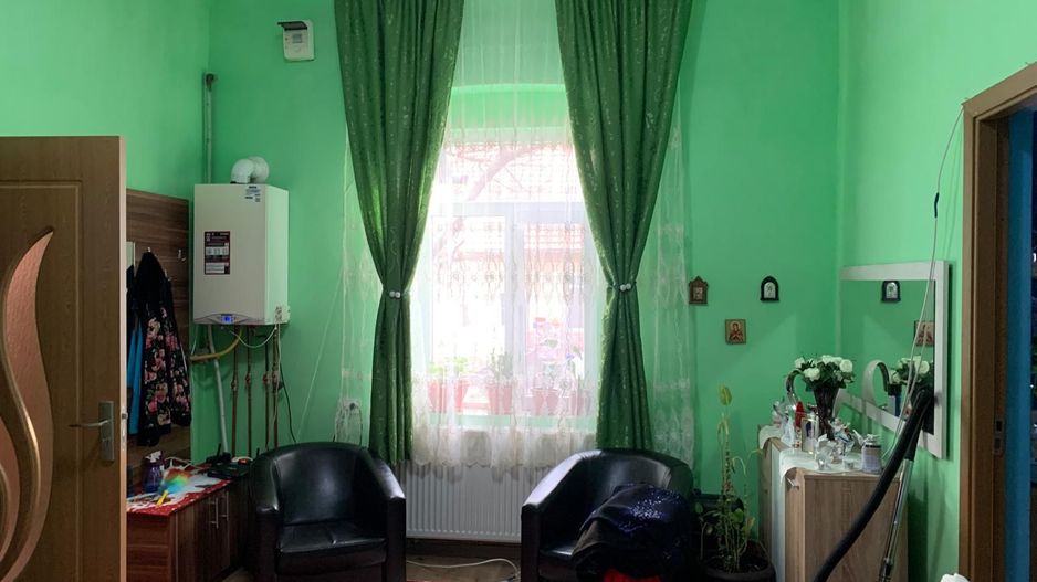 Apartament 2 camere de 50 mp la curte comuna in Sinaia - Poză 2