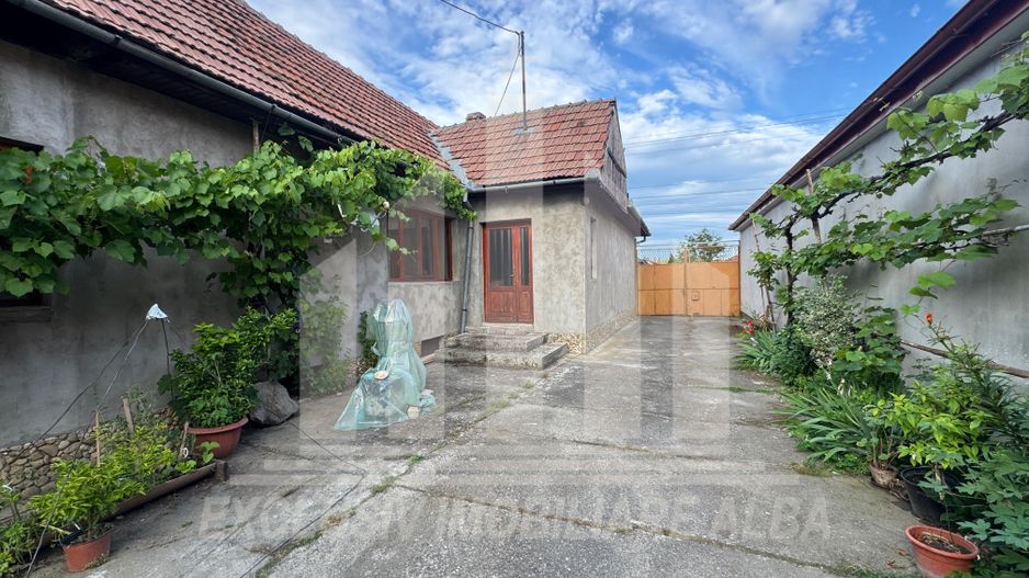 Casa individuala | 200 mp | 2000 mp teren | Petresti - Poză 5