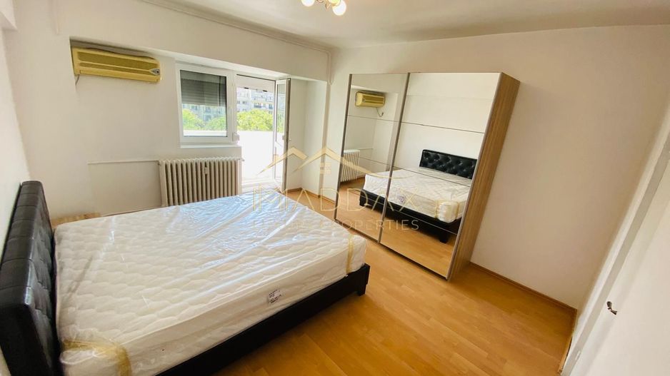 Apartament spațios cu 4 camere, vedere spectaculoasă către Palatul Parlamentului - Poză 14