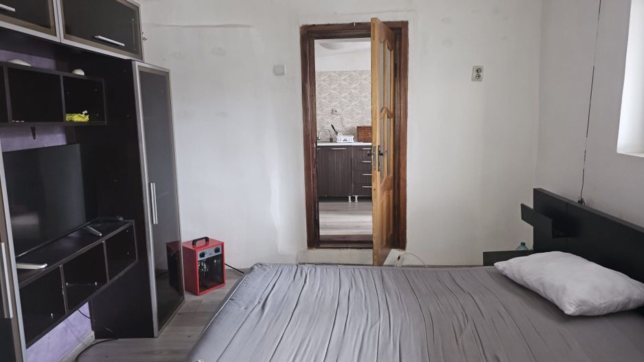 Casa 35 mp cu curte 300 mp, Micro 17 – Str. Oltului, 250 euro lunar - Poză 3