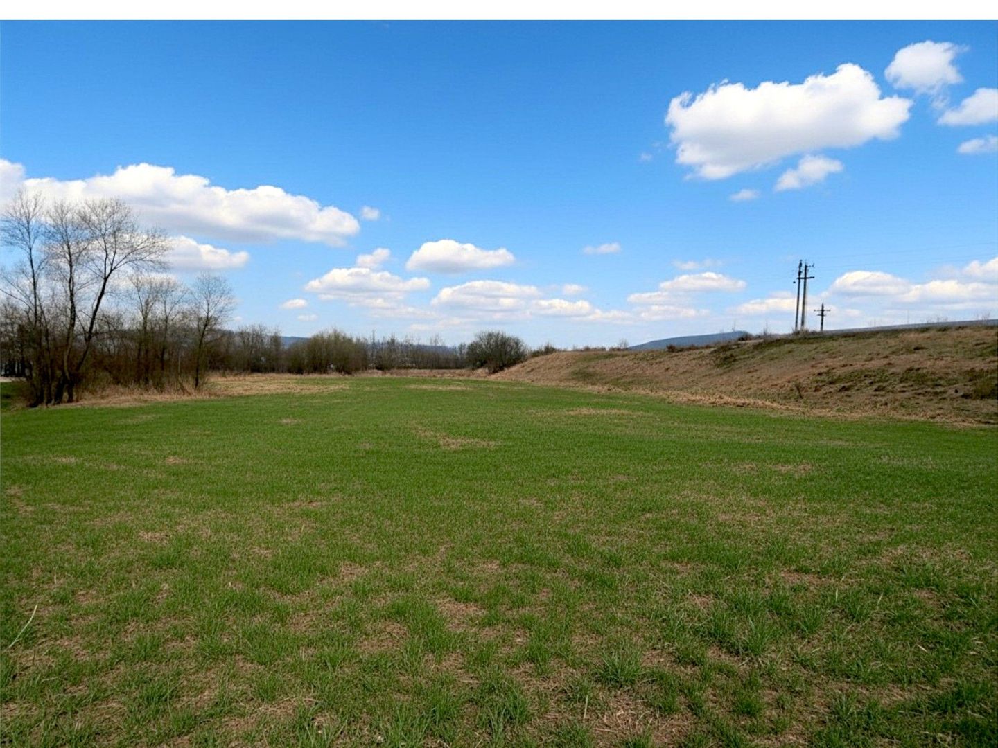 Teren 12.400 MP | 180 ml deschidere E85 | Pătrăuți | 70.000€ - Poză 1