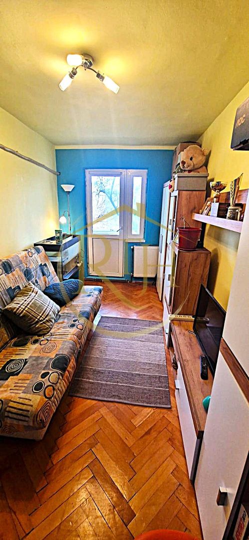 Vand apartament cu 4 camere in zona spitalul judetean,comision ,,0'' - Poză 9