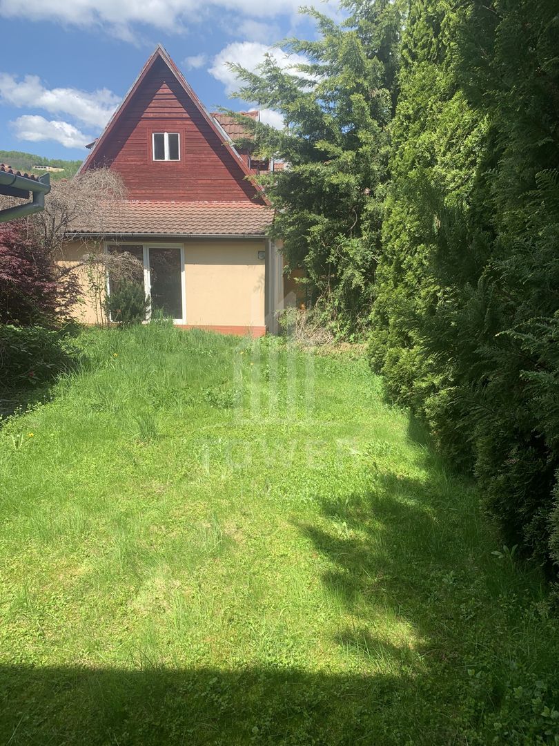 Casă în centrul Cisnădioarei cu 243mp de locuit și teren de 936mp - Poză 1