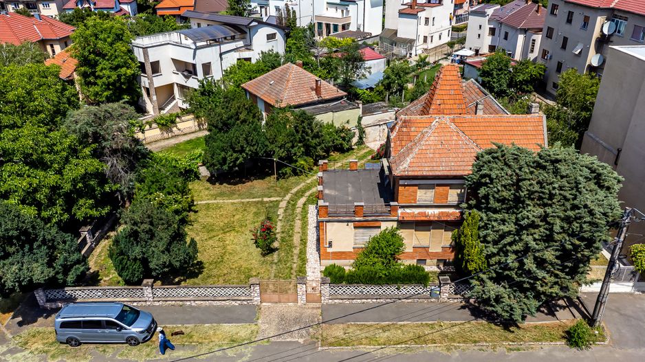 Proprietate cu teren generos în cea mai râvnită zonă a Aradului - Poză 6