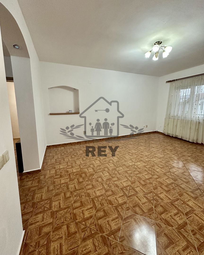 Apartament 4 camere cu garaj zona Strand- V.Aurie - Poză 19