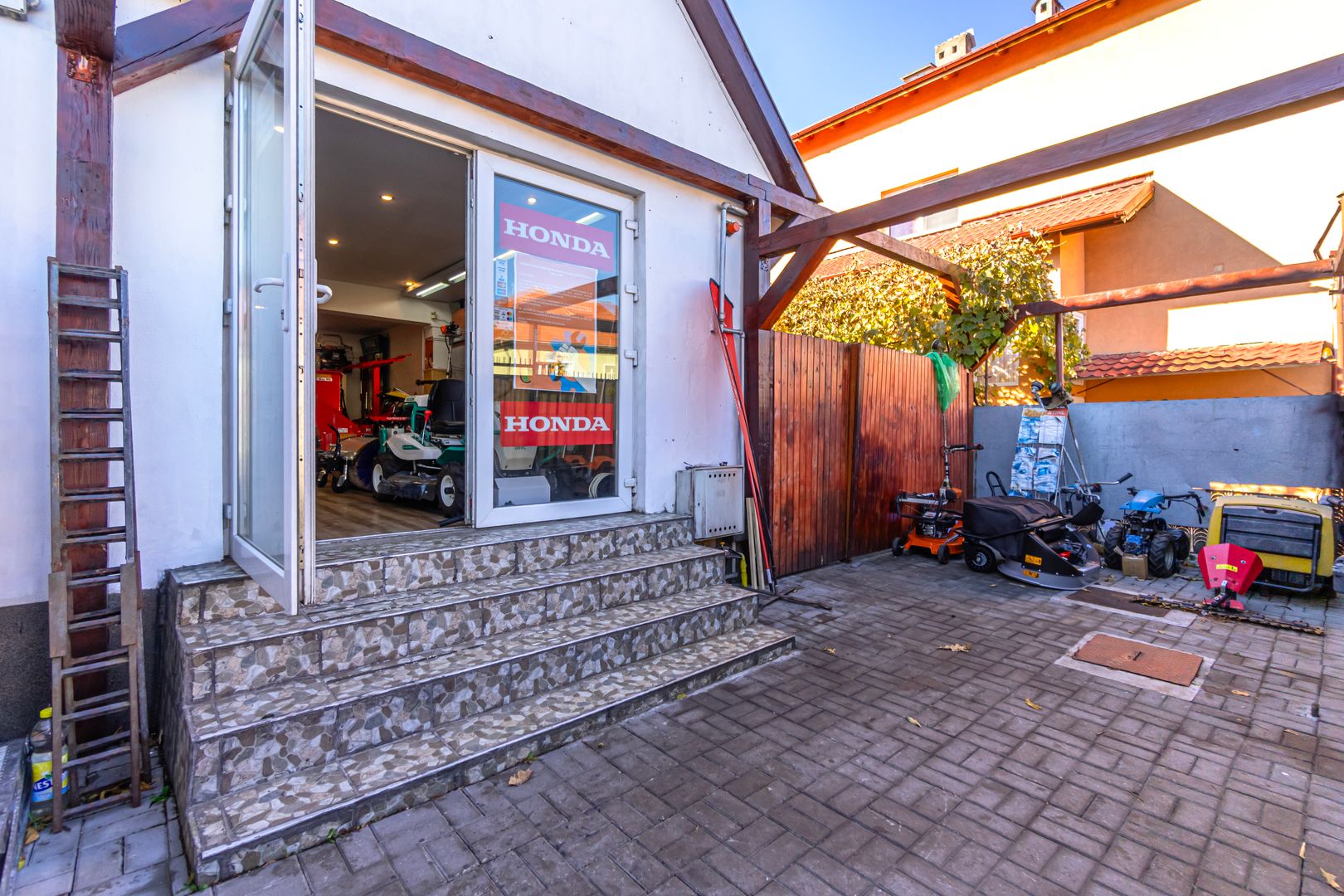 Proprietate mixtă Brașov | Spațiu comercial + locuință | 0% - Poză 1