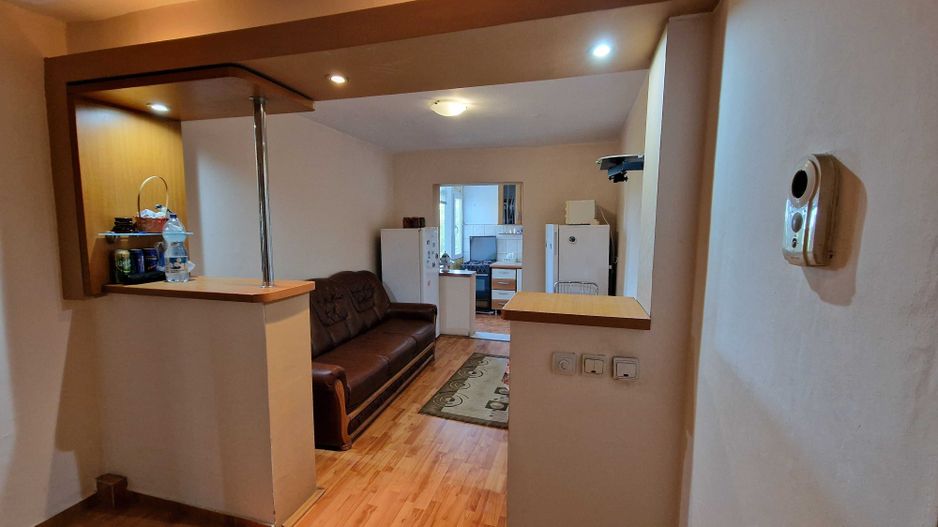 Apartament 3 camere decomandat  zona Big Nou etaj 3/4 - Poză 1