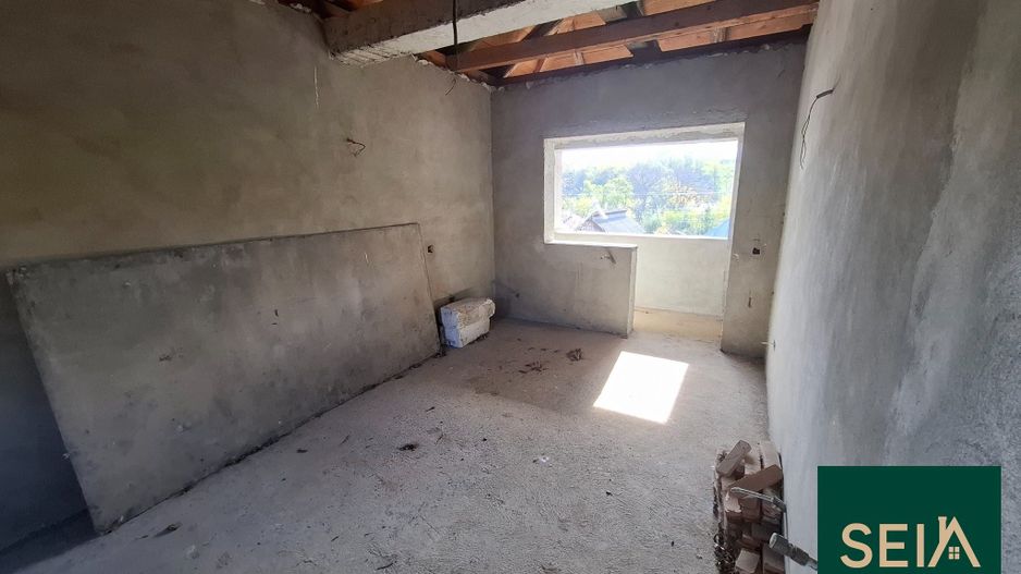 ila cu 6 camere + casă locuibilă pe teren intravilan de 1700 mp, cu vi - Poză 3