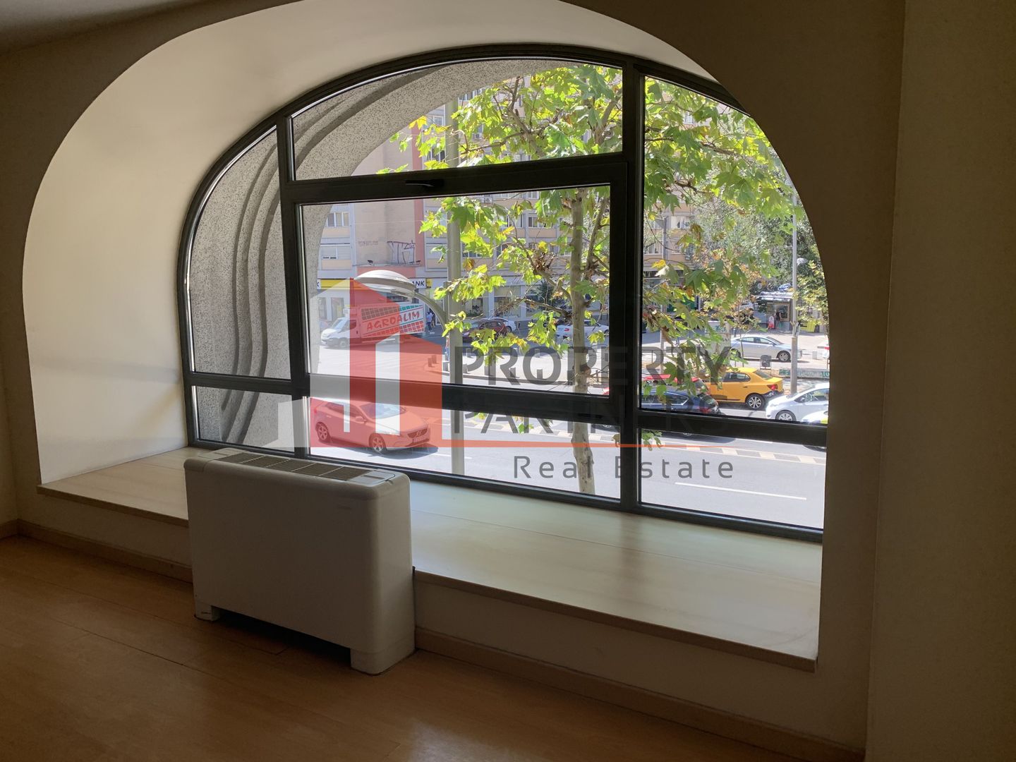 Spatiu comercial / show-room, magazin central - Universitate. - Poză 4