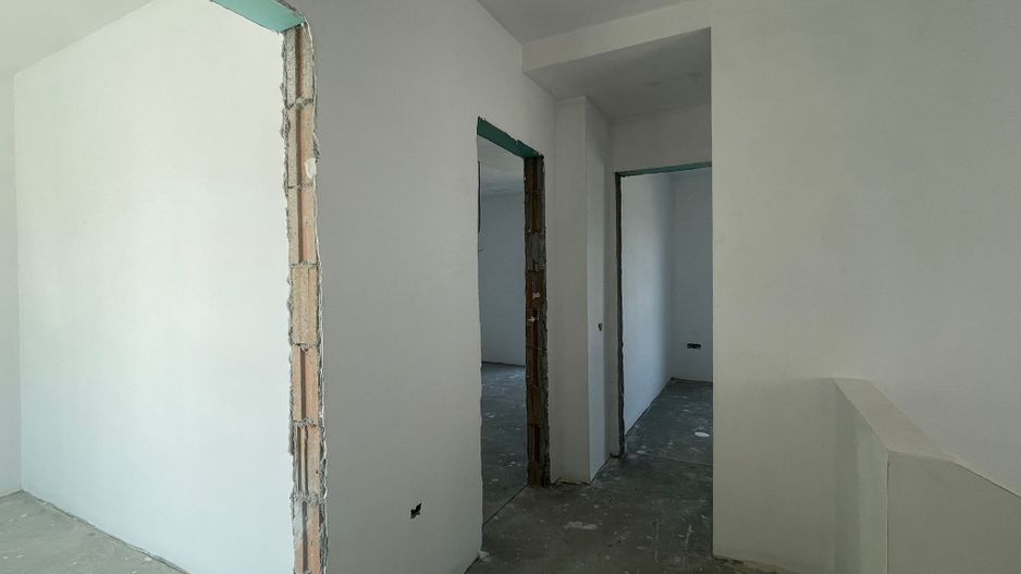 Duplex despartit prin camera tehnica- 5 camere- Mosnita Noua - Poză 10