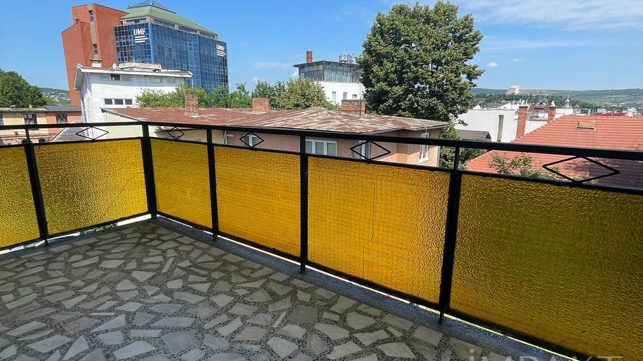 De inchiriat-Apartament cu 4 camere, Garaj și Parcare | Zona Centrala - Poză 10