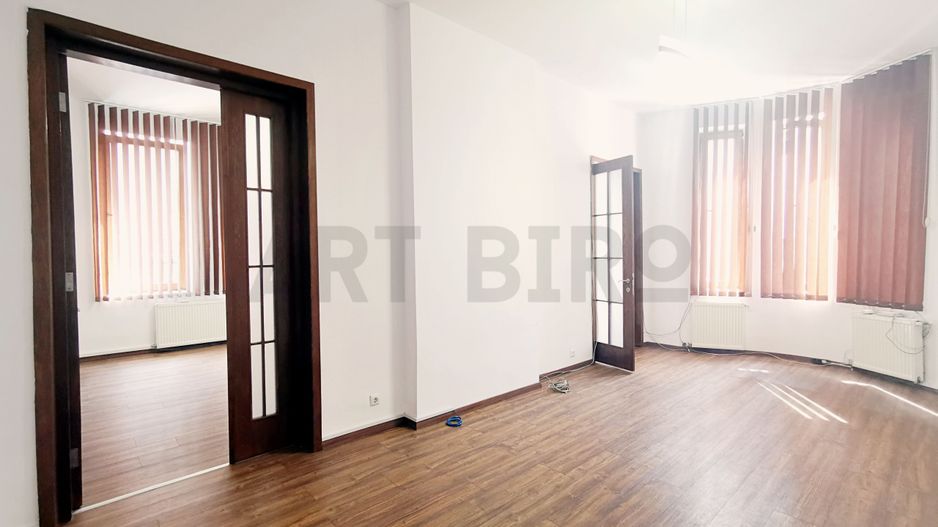 Zero comision, vila renovata 120mp Unirii birou sau clinica, 9' metrou - Poză 1