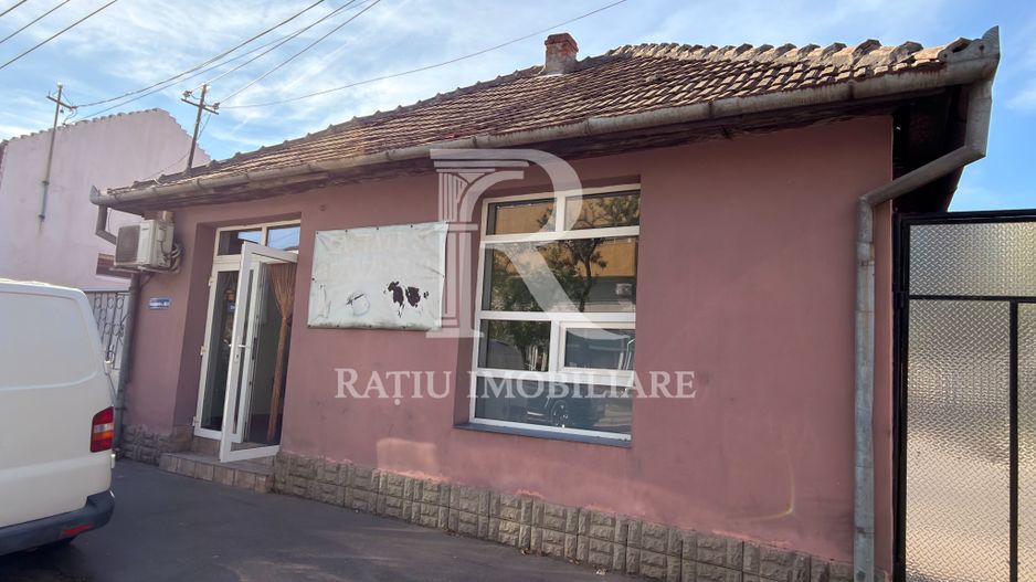 Casă cu spațiu comercial la stradă | Curte | Grădină | Oradea - Poză 2