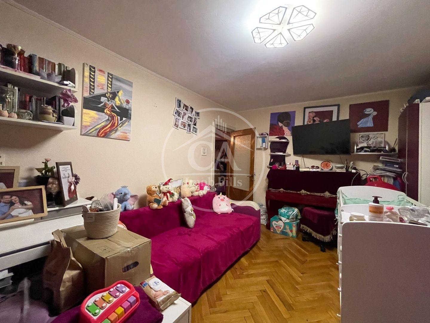 Apartament cu 3 camere de vânzare în zona Rogerius, Oradea - Poză 2
