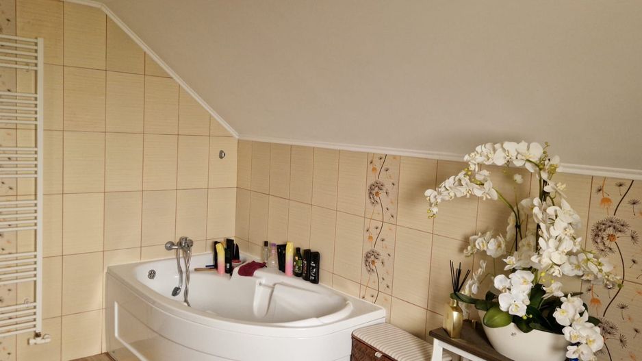 SE VINDE | Casa generoasă în Camirzani | Suceava - Poză 11