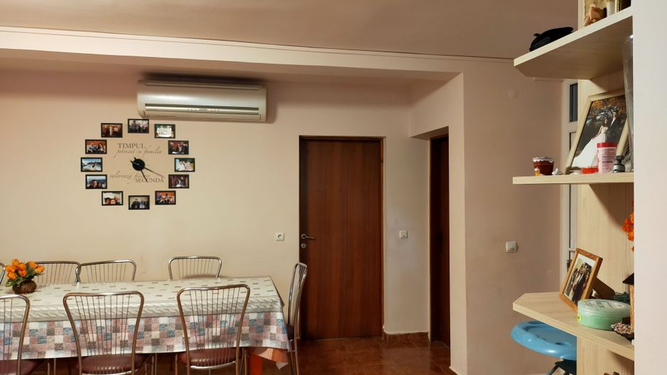 Casa cu 3 apartamente în Dumbravita aproape de pădure - Poză 2