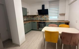Apartament cu 3 camere, zona centrala. - Poză 1