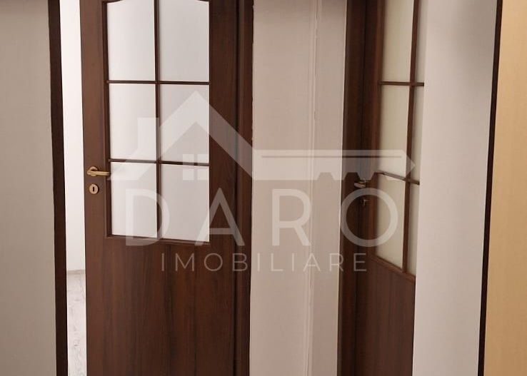 Închiriez apartament central  cu 2 camere - Poză 1