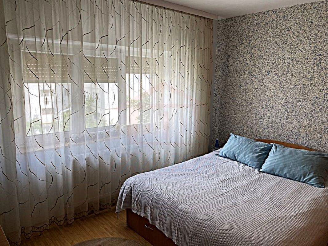 550 Euro inchiriere apartament cu 3 camere, etaj 3 din 8, zona peco BK - Poză 5