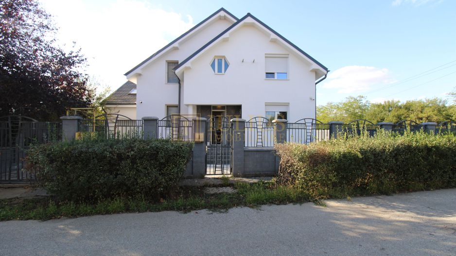 Casa in Blascovici, 5 camere + 3 bai, centrala proprie - Poză 39