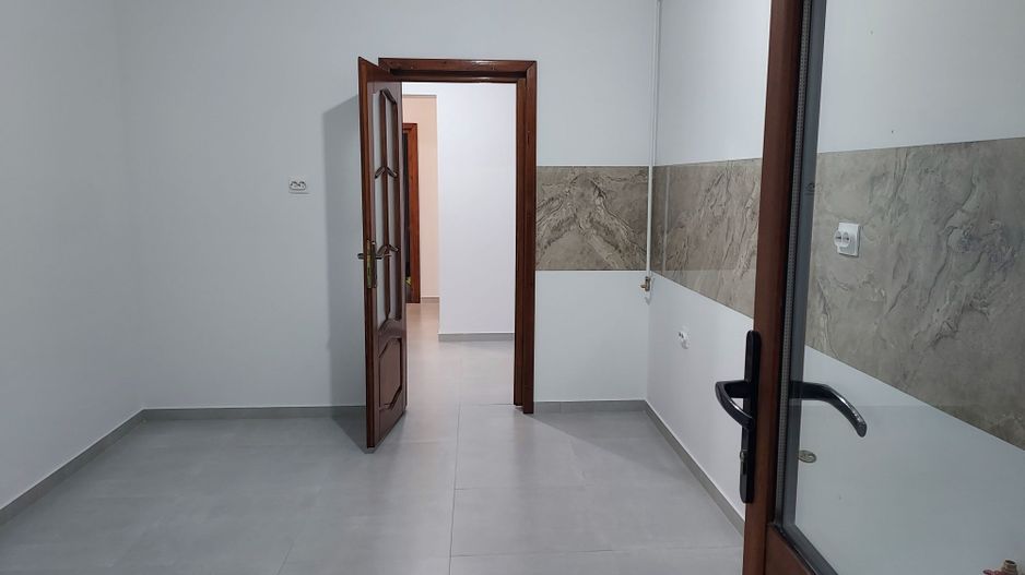 Apartament 3 camere decomandat 84 mp Pacurari 148000 euro - Poză 1