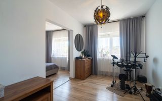 Apartament 5 camere Vlaicu – Renovat, 2 băi, centrală proprie - Poză 9
