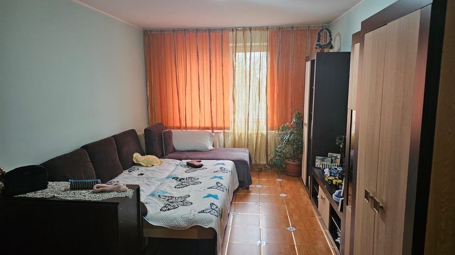 Vând apartament 3 camere - Poză 1