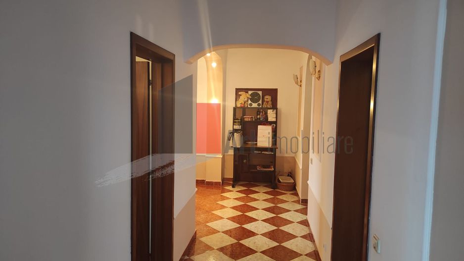 Vila spatioasa in Branesti - Poză 6