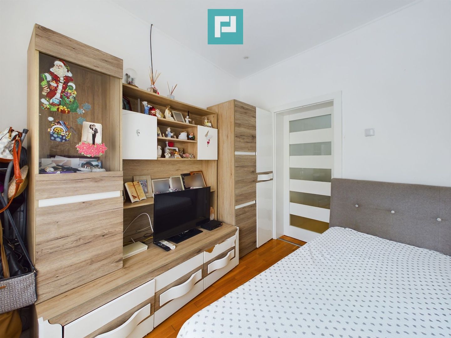 Apartament la curte comuna, Boul Roșu. - Poză 8