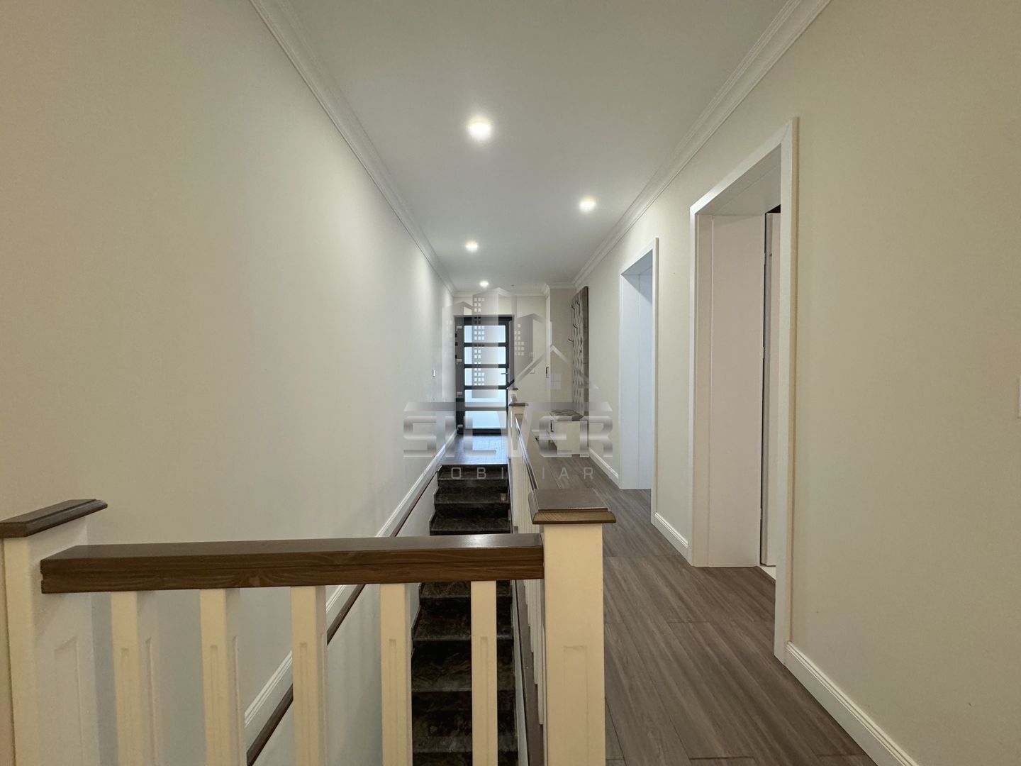 Casa moderna cu teren de 280 mp  la 5 minute de Vivo! - Poză 17