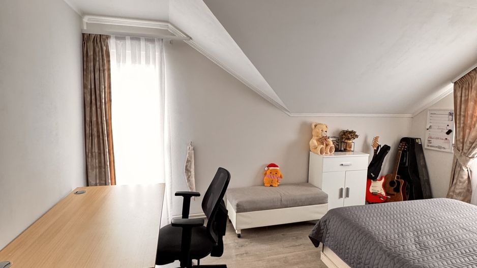 Vilă spațioasă cu 6 camere – Cartierul Viena, Oradea - Poză 17