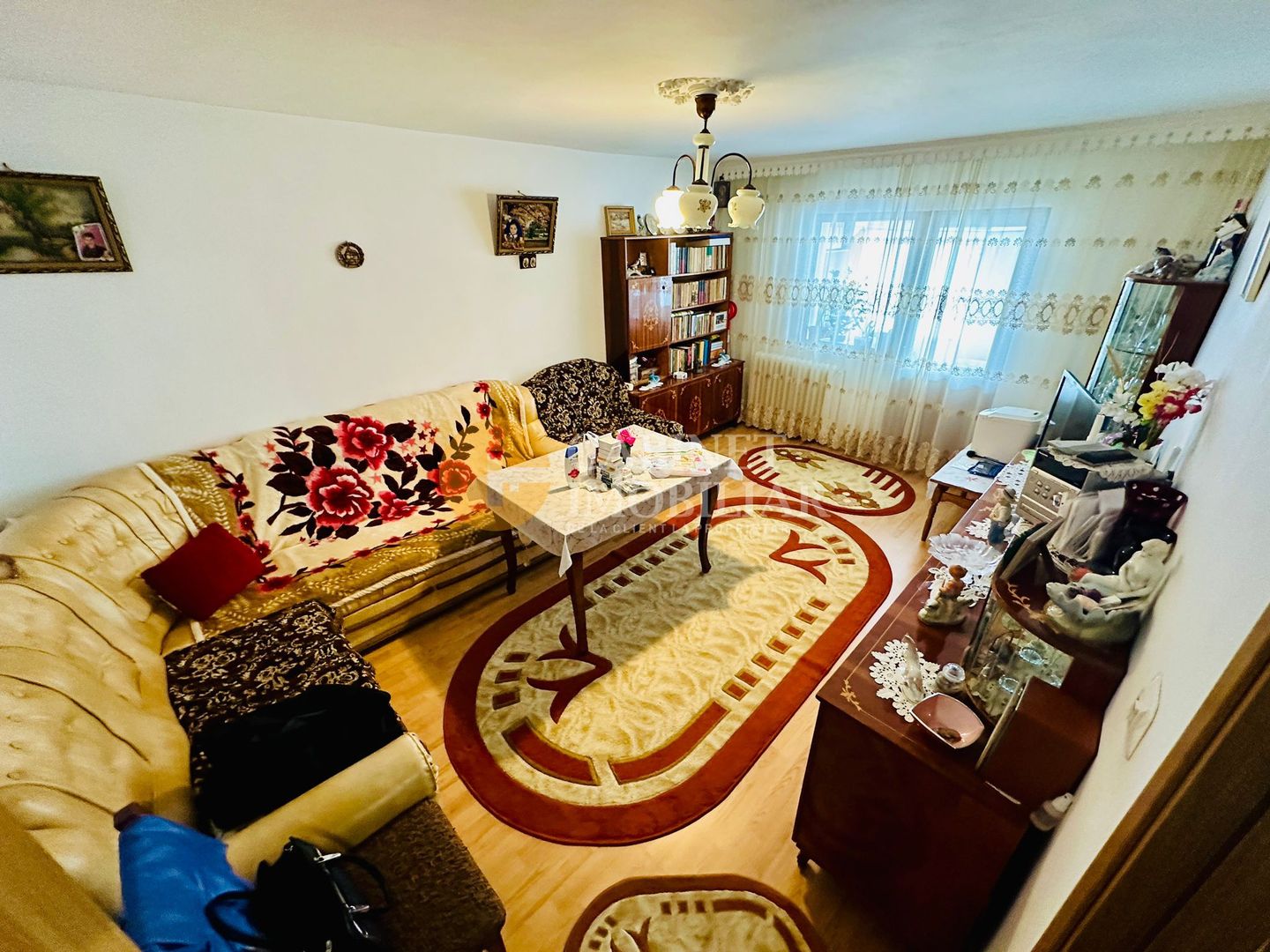 Apartament 4 Camere Decomandat - Etaj intermediar - Zona Nicolina/Frumoasa - Poză 2