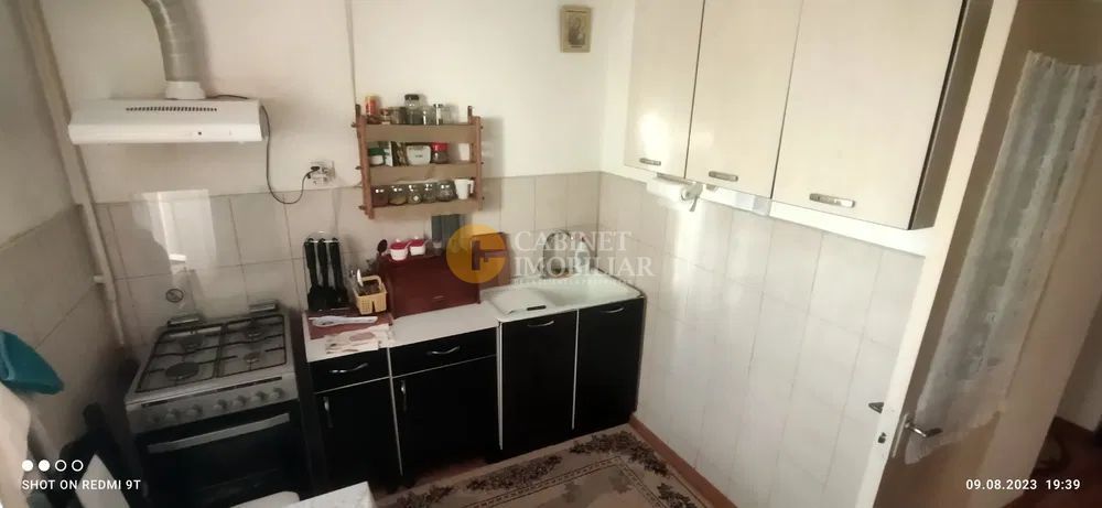 Etaj 3 Apartament 3 Camere Decomandat Nicolina Bloc 1982 - Poză 3