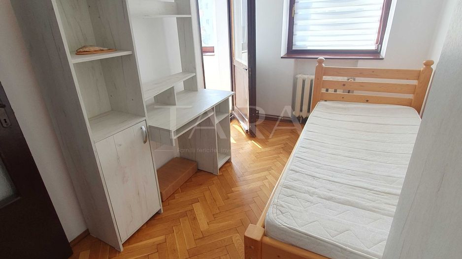 Apartament cu 4 camere decomandate, centru de cartier. - Poză 7