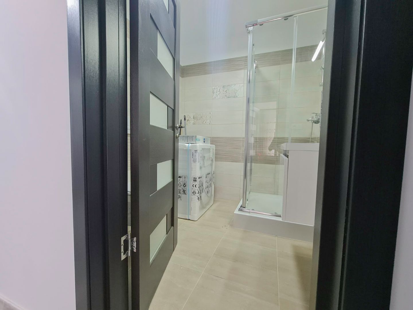 Apartament nou, mobilat și utilat - 3 camere, 2 bai și curte - Poză 18