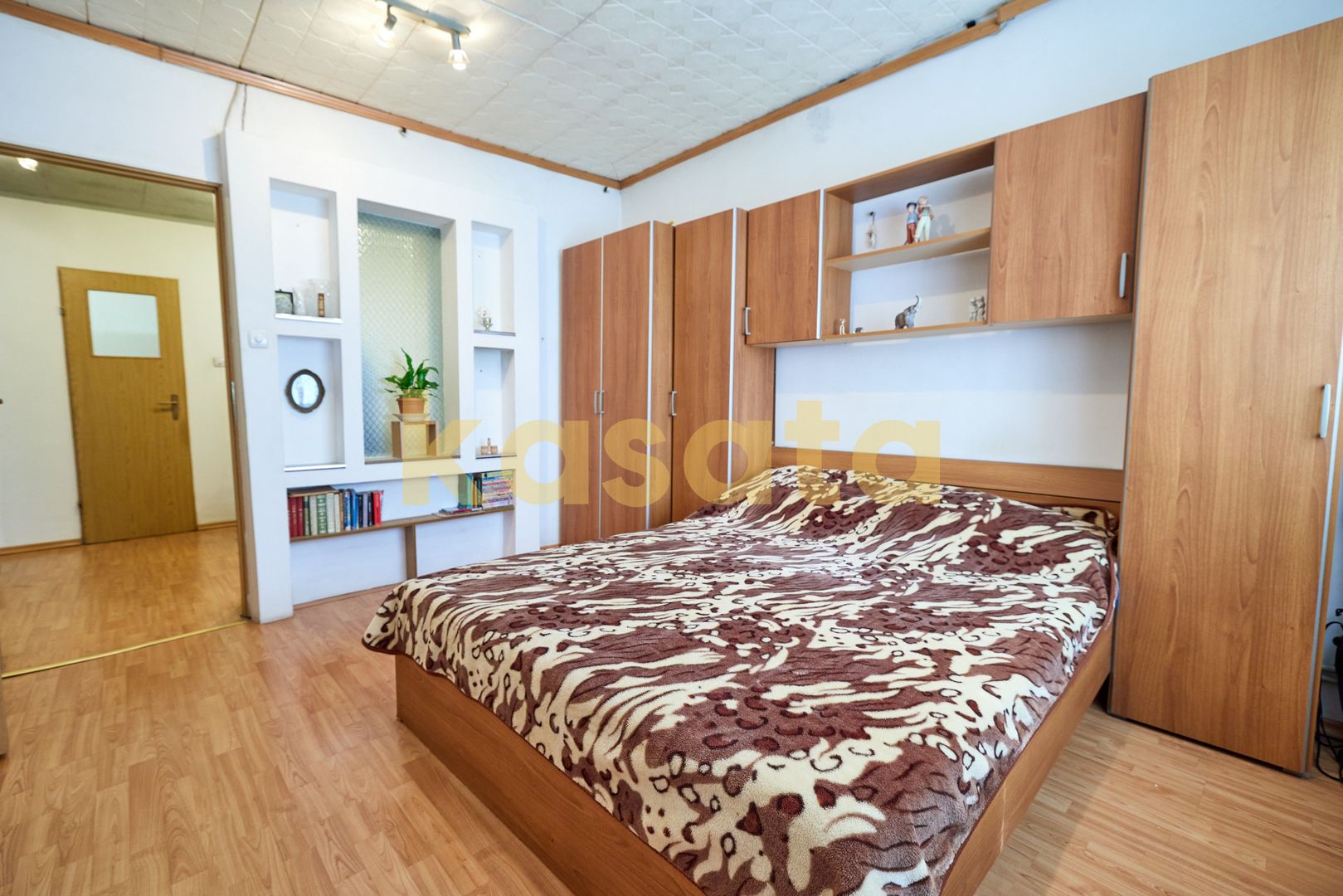 Casă cu 4 camere si curte | zona Regie | teren 252 mp - Poză 4