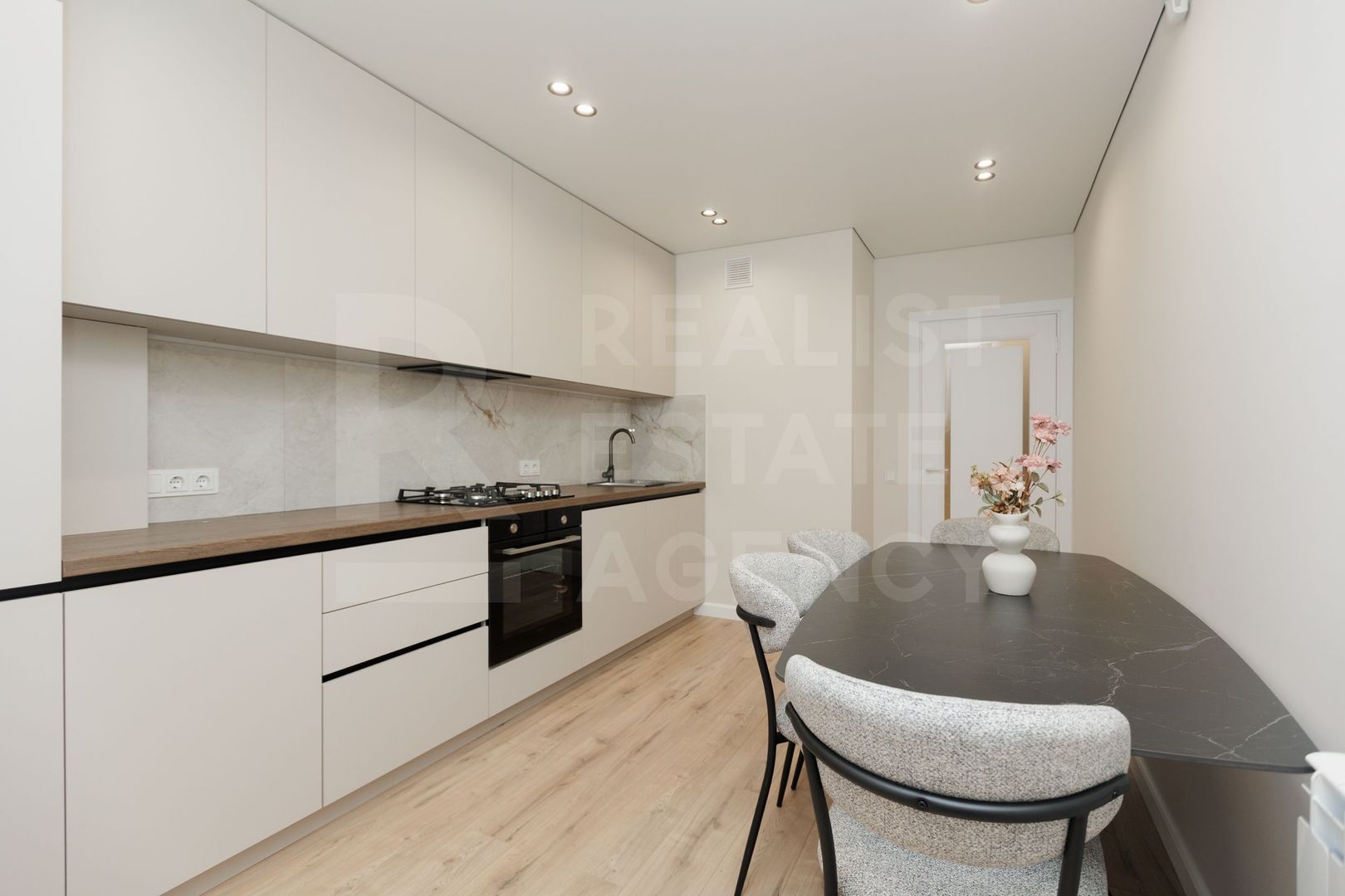 Vânzare, apartament, 2 odăi + living, str. Ion Buzdugan, Buiucani - Poză 11