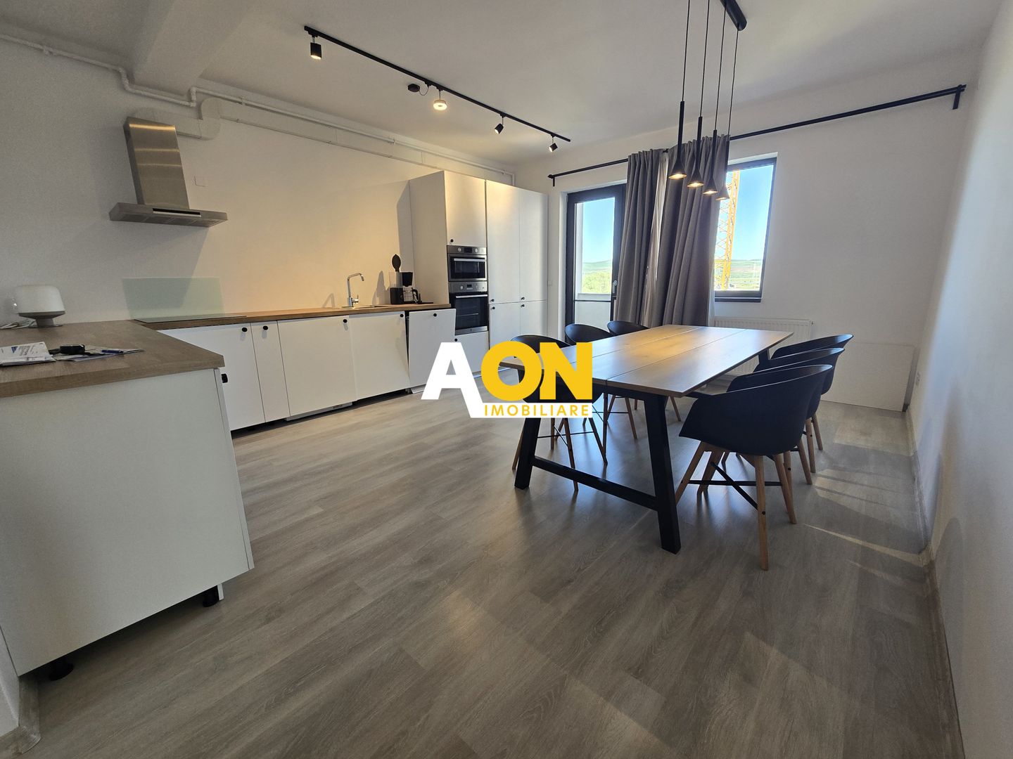 Apartament 3 Camere Bloc Nou Decomandat Zona Centru - Poză 1