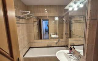 Închiriez apartament cu 3 camere,  centru - Poză 7