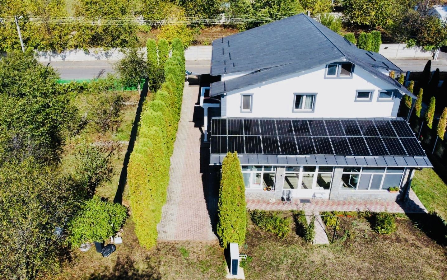 Vila în stil American - Total independentă energetic, garaj + terasă! - Poză 1