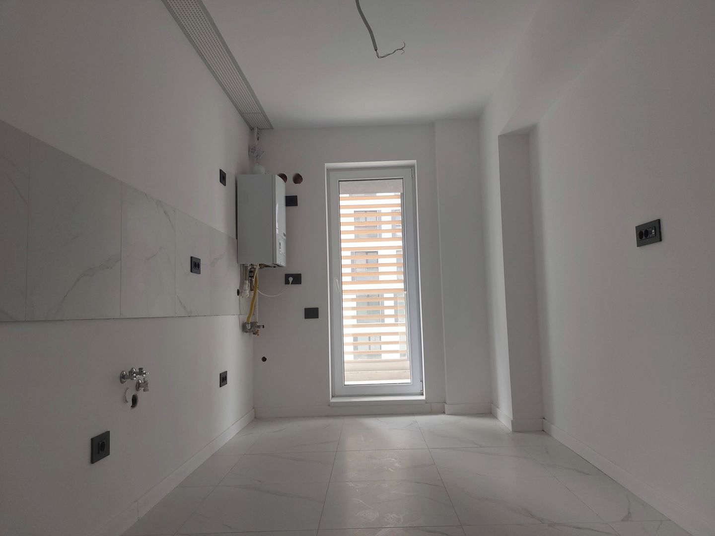 APROAPE metrou Berceni 2 cam decomandat 93500 E - Poză 5