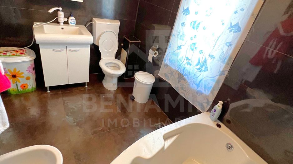 Casa 5 Dormitoare 2 bucatarii 3 bai Living-Toate utilitatile-Popoveni - Poză 7