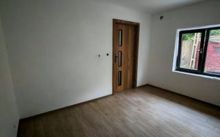 Corp de casa P+M 4 camere , ASTRA - Carpatilor -LIDL- ,curte comuna. - Poză 2