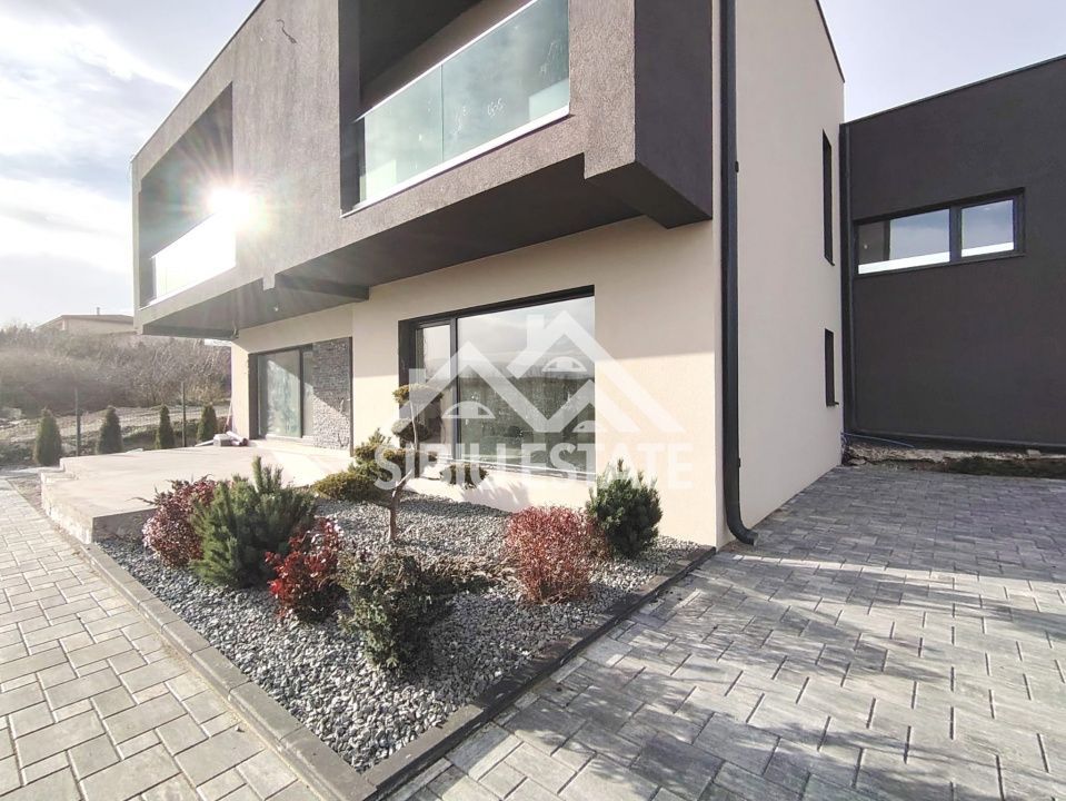 Casa Sibiu, Selimbar teren 790 mp, garaj, terase - Poză 1